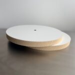 Podkład wzmocniony z otworem do tortu piętrowego. Beżowy