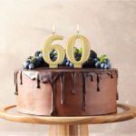 Cyfra 6. Złota świeczka urodzinowa do tortu 8 cm - obrazek 2