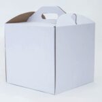 Pudełko na tort z rączką 26x26x25 cm.